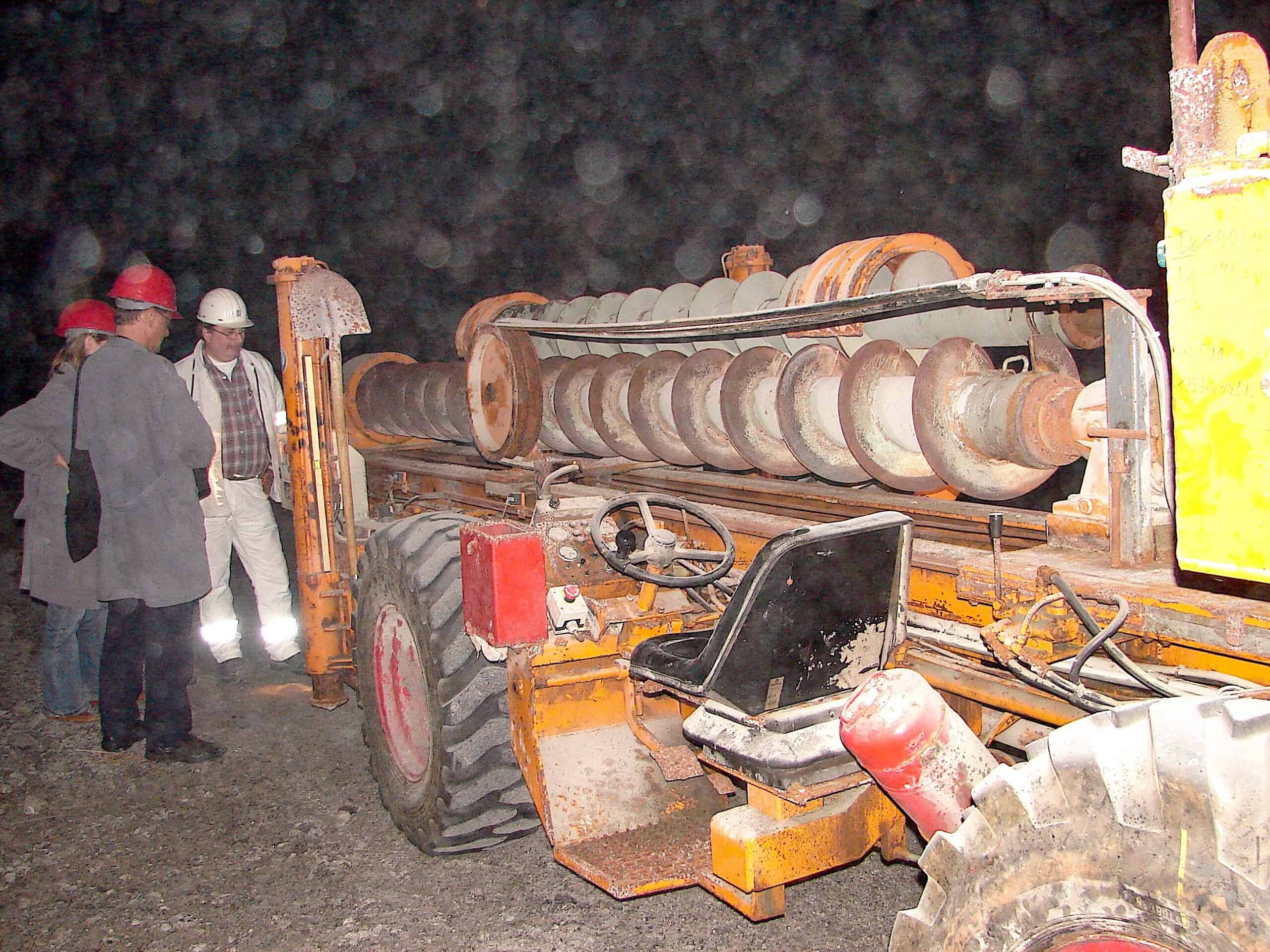 Iron Roughneck Guide: Operation, Calibration and Limits 1 Iron roughneck operating area on a drilling rig floor
