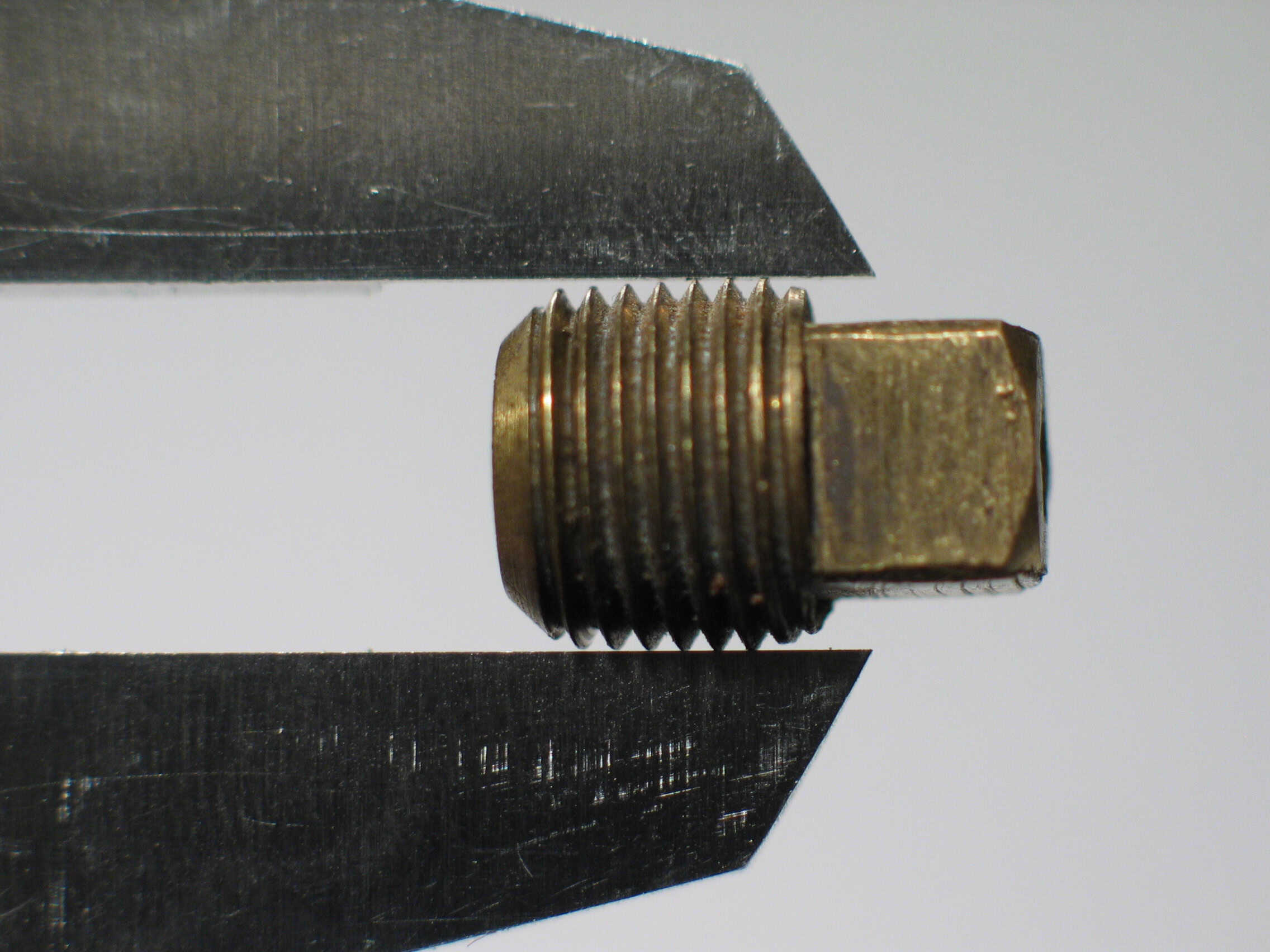 Damaged Threaded Connections: Checks Before Make-Up or Repair 3 Damaged threaded connections close-up reference for remake, repair, or reject checks.