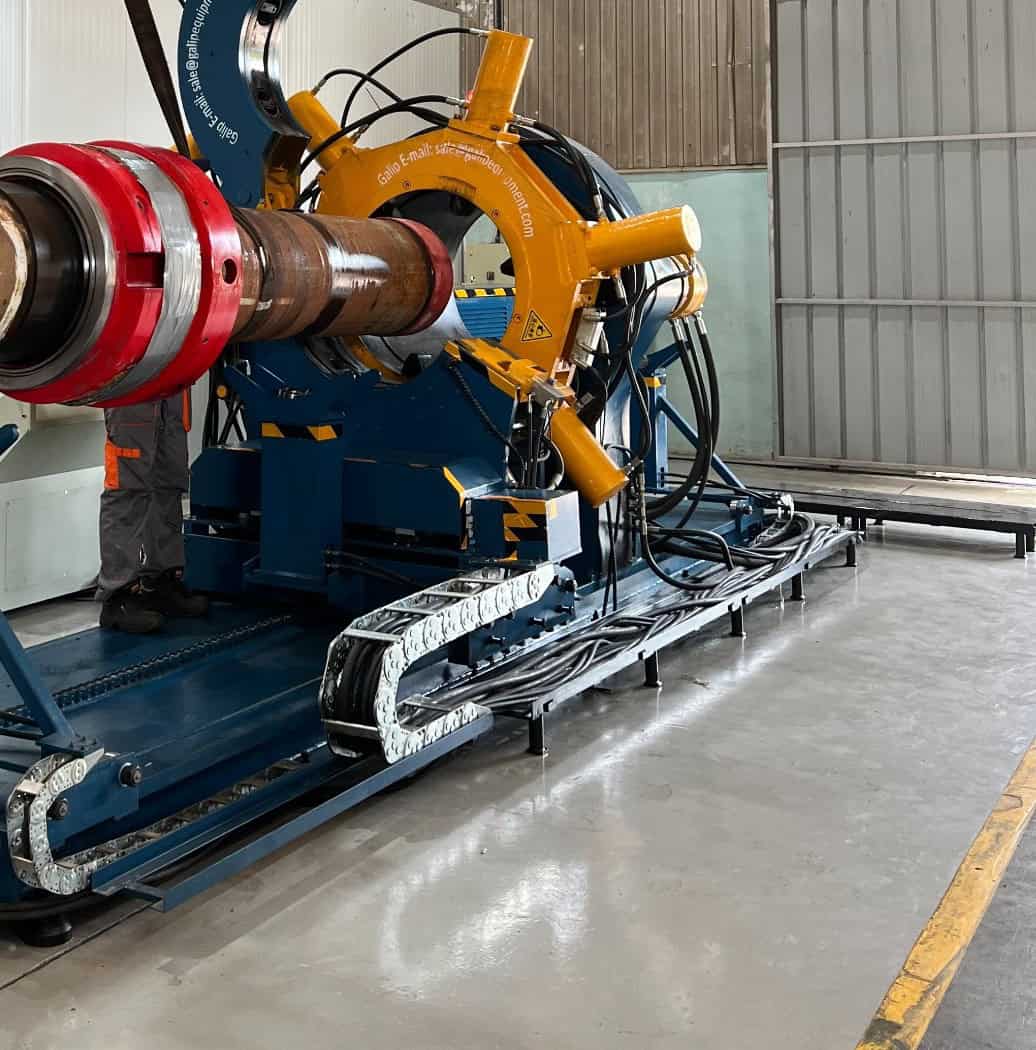 Bucking Unit Pipe Loading: Crane, Support, Alignment, and Operator Flow 6 Oilfield drilling equipment with casing and tubing handling components.