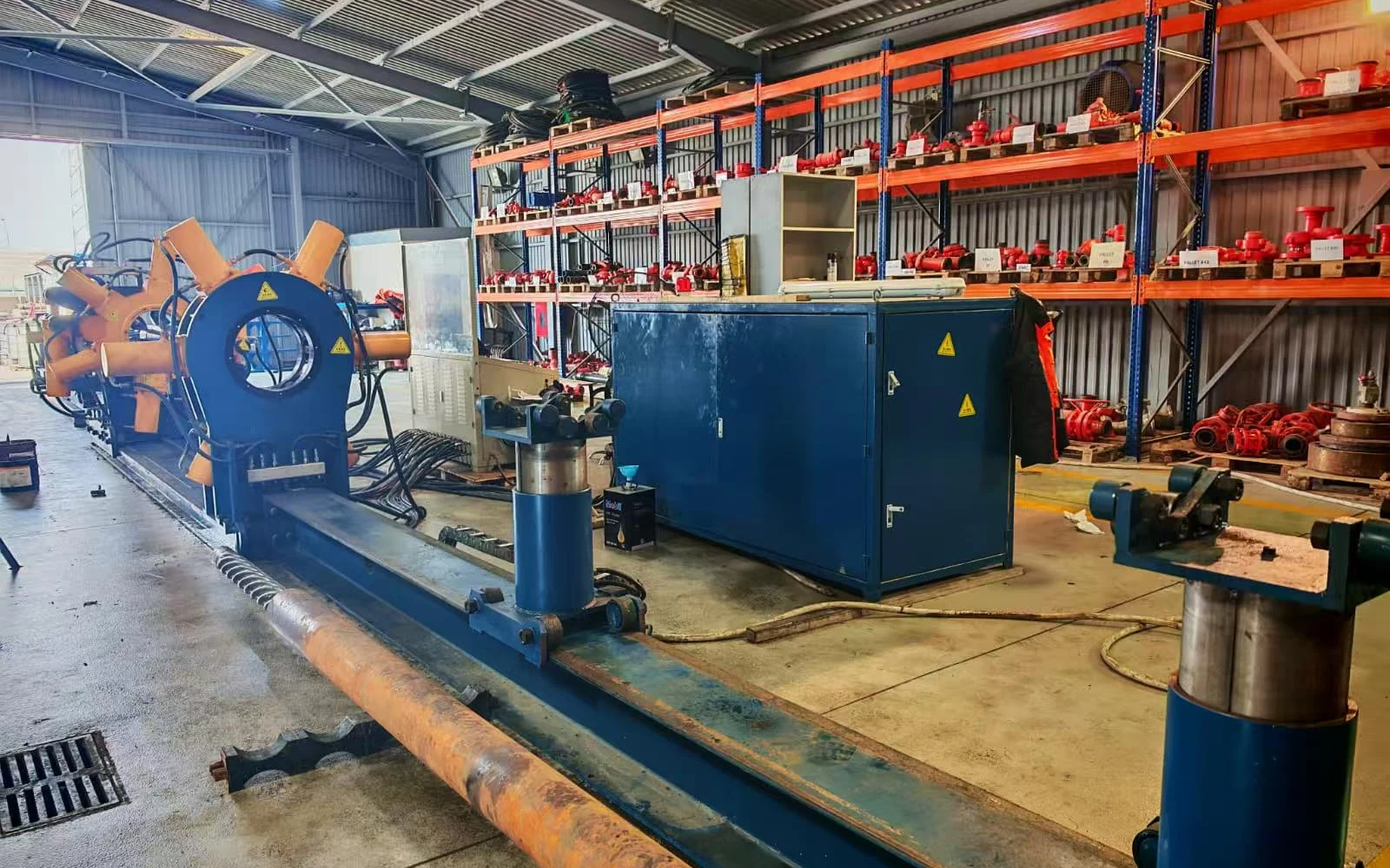 Hydraulic Hose Inspection Checklist: 12 Signs That Need Action Before the Next Shift 2 Hydraulic hose inspection checklist view of hose routing, fittings, bends, and supports on workshop equipment
