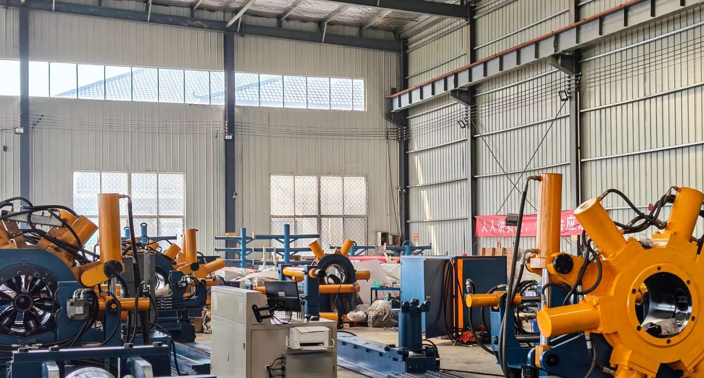 Casing Coupling Make-Up: 12 Controls for OCTG Threading Shops 5 Multiple Galip hydraulic torque machines in production for different OCTG workshop configurations.