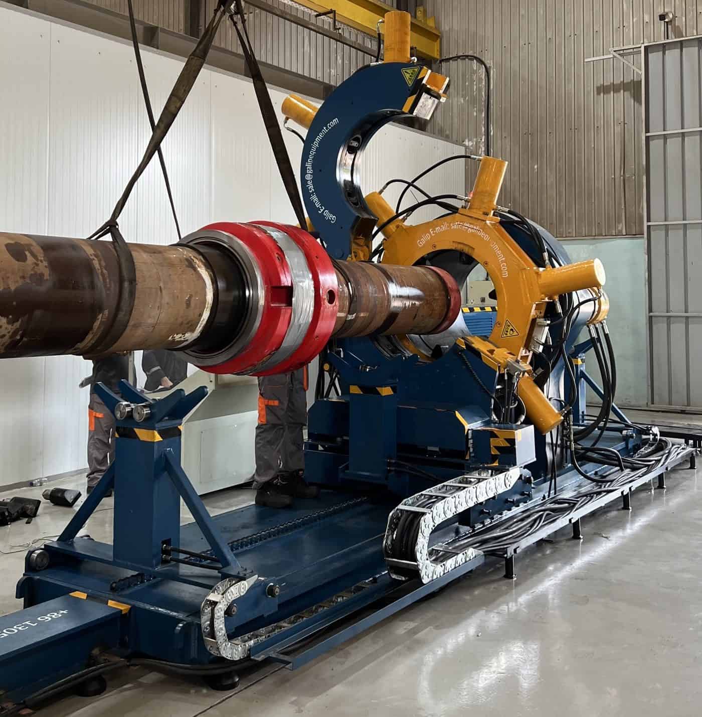 Plug and Abandonment: What Happens to a Well at the End, and to the Pipe That Comes Out of It 1 Hydraulic bucking unit with a tool joint clamped in its jaws ready for a break-out