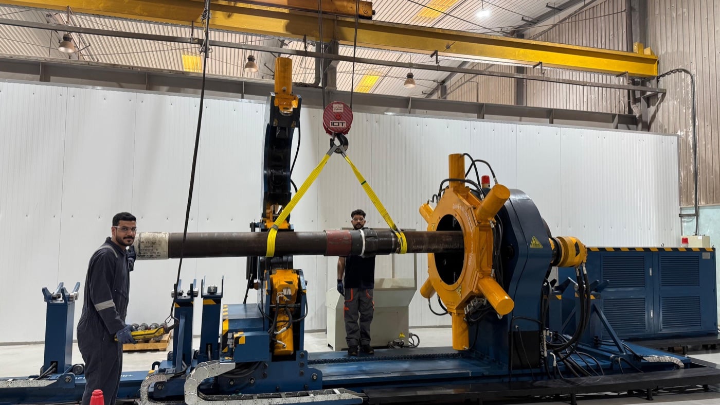 Midstream Oil and Gas: Where Line Pipe Is Welded, and Where It Is Still Threaded 1 Horizontal bucking unit bench with a small-diameter tubular loaded, clamp jaws closed, ready to make up a coupling